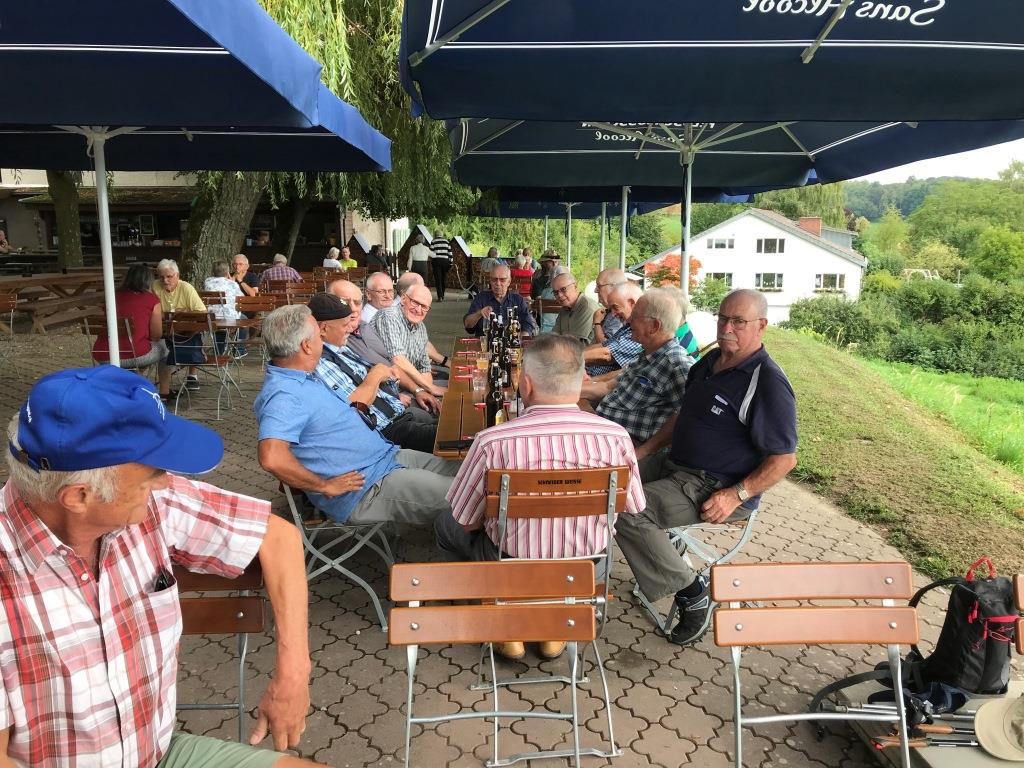 Wanderung zum Restaurant Guggere oberhalb Benken